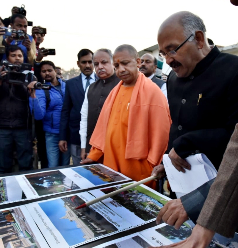 UPCM गोरखपुर में निर्माणाधीन प्राणि उद्यान एवं प्रेक्षागृह के कार्यों की जानकारी लेते हुए