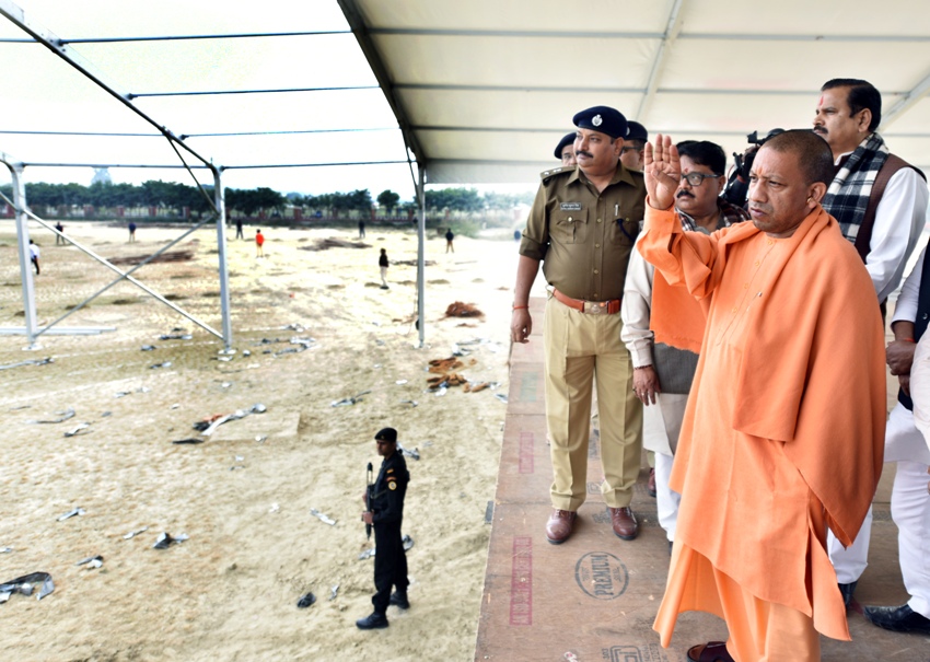 UPCM रायबरेली में प्रधानमंत्री के प्रस्तावित आगमन की तैयारियों का जायजा लेते हुए