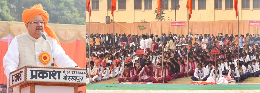 गोरखपुर में छत्तीसगढ़ के मुख्यमंत्री डाॅ. रमन सिंह  परिषद के 86वां संस्थापक समारोह को सम्बोधित करते हुए