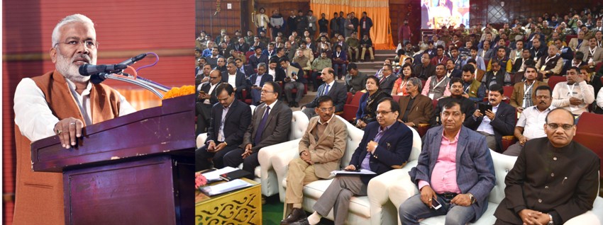 परिवहन राज्यमंत्री (स्वतंत्र प्रभार) स्वतंत्र देव सिंह परिवहन विभाग द्वारा आयोजित उ.प्र. सड़क सुरक्षा कार्यशाला को संबोधित करते हुए