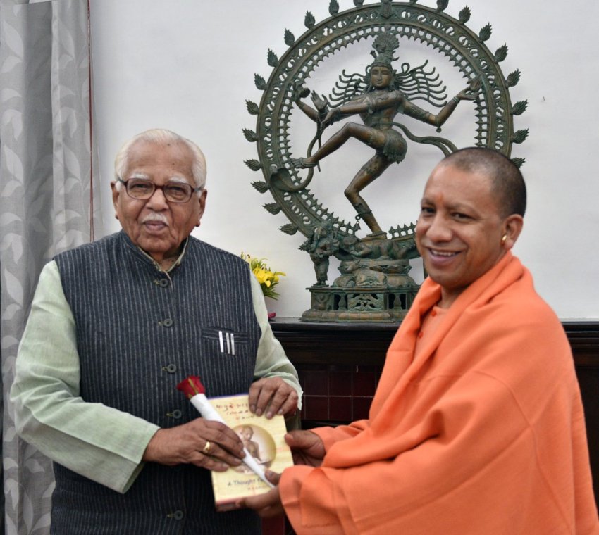 UPCM 2 जनवरी 2019 को राजभवन में राज्यपाल राम नाईक से भेंट करते हुए