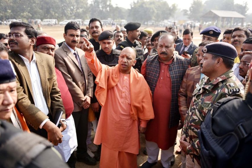 UPCM गोरखपुर में प्रधानमंत्री के प्रस्तावित किसान सम्मेलन कार्यक्रम के लिए निरीक्षण करते हुए