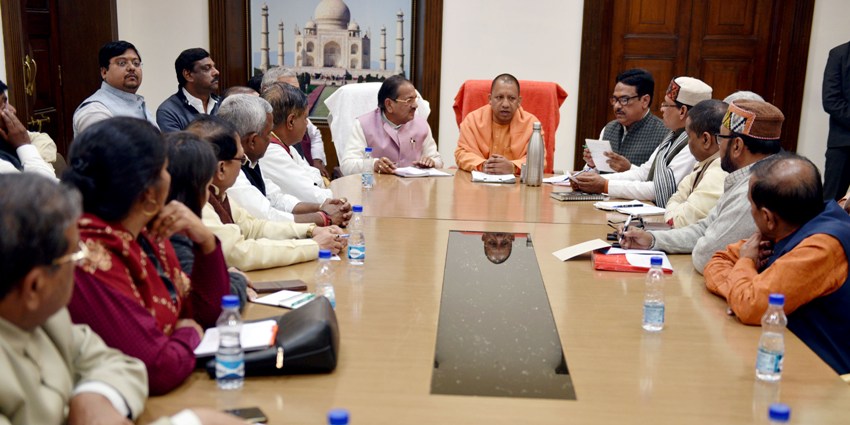 UPCM आगरा में आगामी 09 जनवरी को PM-मोदी के प्रस्तावित कार्यक्रम की व्यवस्थाओं की समीक्षा करते हुए