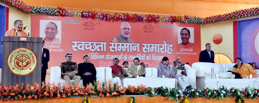 UPCM नुमाइश पण्डाल में आयोजित ‘स्वच्छता सम्मान समारोह’ को सम्बोधित करते हुए