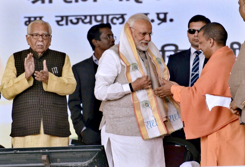 UPCM PM-मोदी का स्वागत करते हुए
