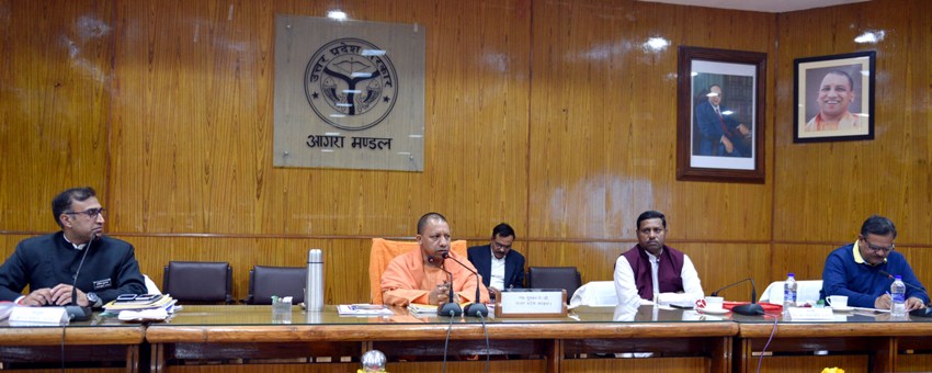 UPCM आगरा में आगामी 09 जनवरी को PM-मोदी के प्रस्तावित कार्यक्रम की व्यवस्थाओं की समीक्षा करते हुए
