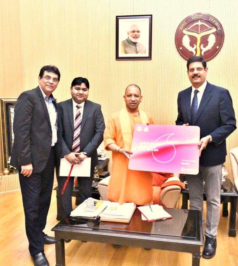 UPCM वोडाफोन के अधिकारियों ने मुलाकात करते हुए