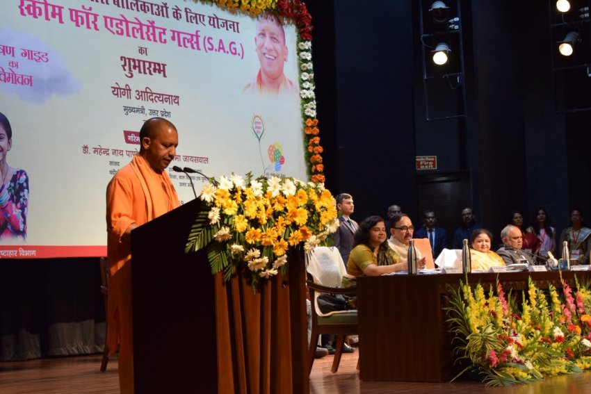 UPCM लोक भवन में किशोरी बालिका योजना (S.A.G.) कार्यक्रम सम्बोधित करते हुए