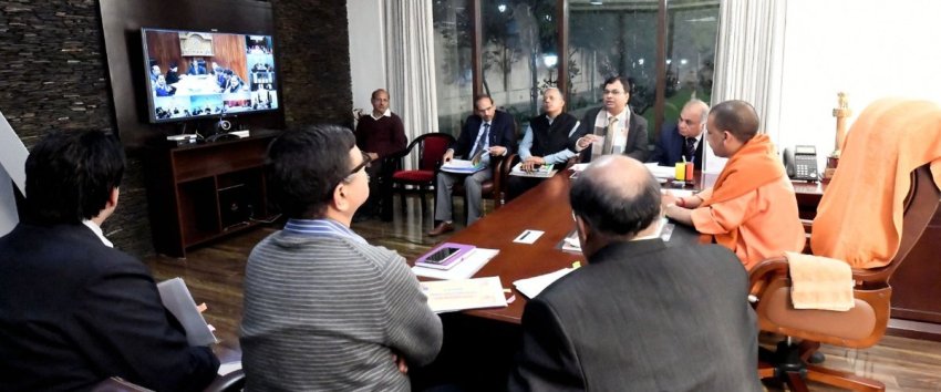 UPCM वीडियो काॅन्फ्रेंसिंग के माध्यम से PM-किसान सम्मान निधि योजना की जनपद स्तर पर प्रगति की समीक्षा करते हुए