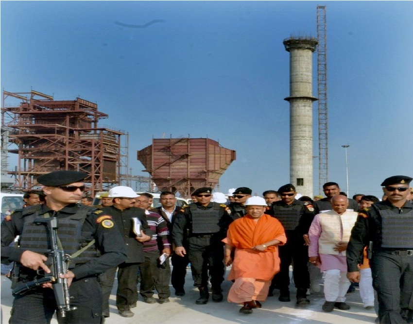 UPCM गोरखपुर स्थित निर्माणाधीन पिपराइच चीनी मिल का निरीक्षण करते हुए
