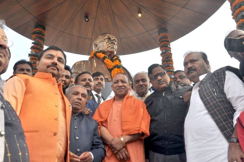 UPCM ने गोरखपुर में लौह पुरुष सरदार वल्लभ भाई पटेल की मूर्ति का अनावरण किया