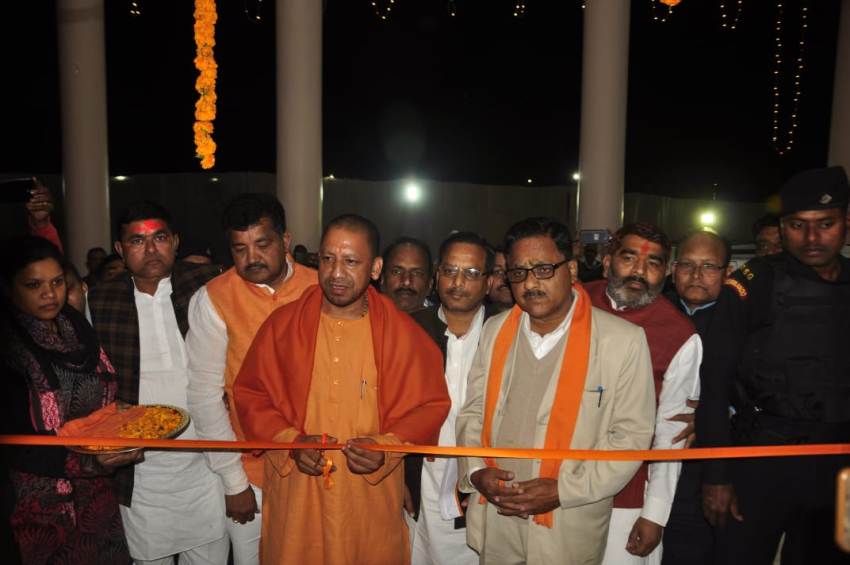 UPCM गोरखपुर में फीता काटकर नवनिर्मित एनेक्सी भवन का लोकार्पण करते हुए