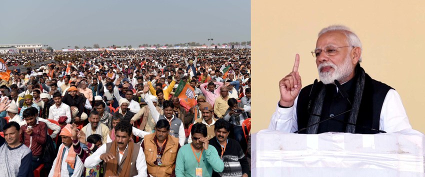 प्रधानमंत्री झांसी में डिफेंस इण्डस्ट्रियल कॉरिडोर सहित विभिन्न परियोजनाओं के शिलान्यास एवं लोकार्पण कार्यक्रम को सम्बोधित करते हुए
