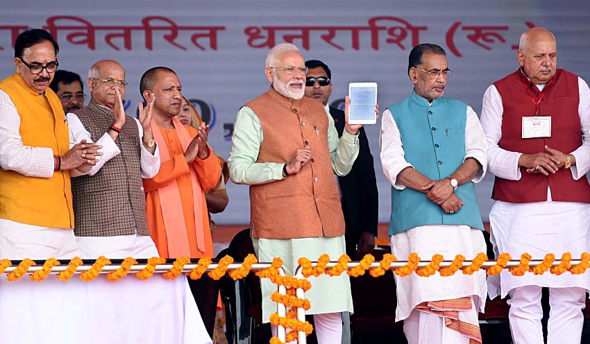 PM-मोदी ‘प्रधानमंत्री किसान सम्मान निधि (PM-किसान)’ का शुभारम्भ करते हुए