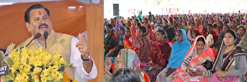 ग्राम्य विकास मंत्री सरस महोत्सव में कार्यक्रम को संबोधित करते हुए