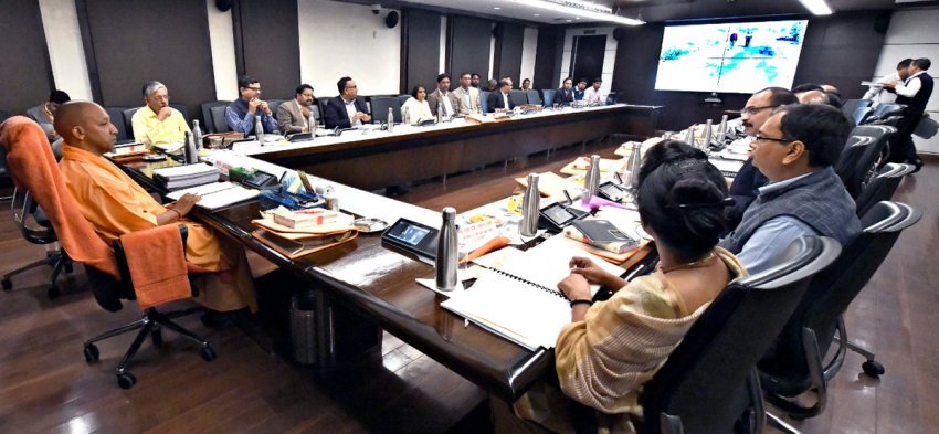 UPCM लोकभवन में मण्डी परिषद के संचालक मण्डल की 156 वीं बैठक करते हुए