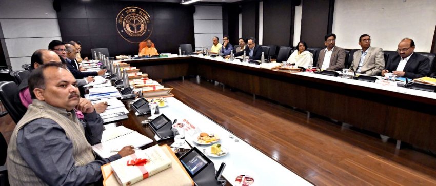 UPCM लोकभवन में मण्डी परिषद के संचालक मण्डल की 156 वीं बैठक करते हुए