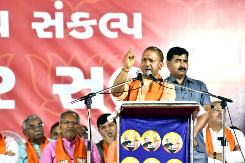 UPCM गुजरात के गांधीनगर में 'विजय संकल्प सभा' को सम्बोधित करते हुए