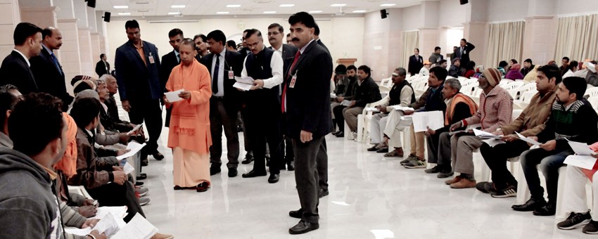 UPCM 28 फरवरी, 2019 को अपने सरकारी आवास पर लोगों की समस्याएं सुनते हुए