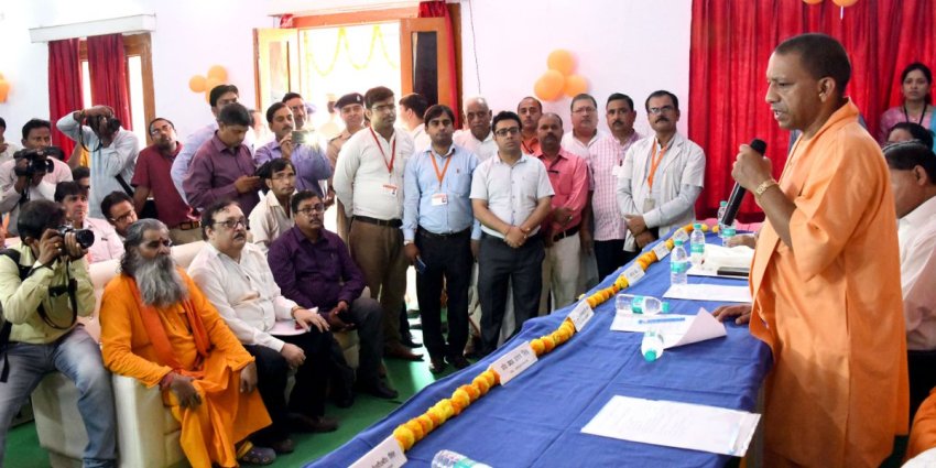 UPCM गोरखपुर में पावर ग्रिड कॉरपोरेशन द्वारा गोरखनाथ चिकित्सालय में कार्यक्रम को सम्बोधित करते हुए