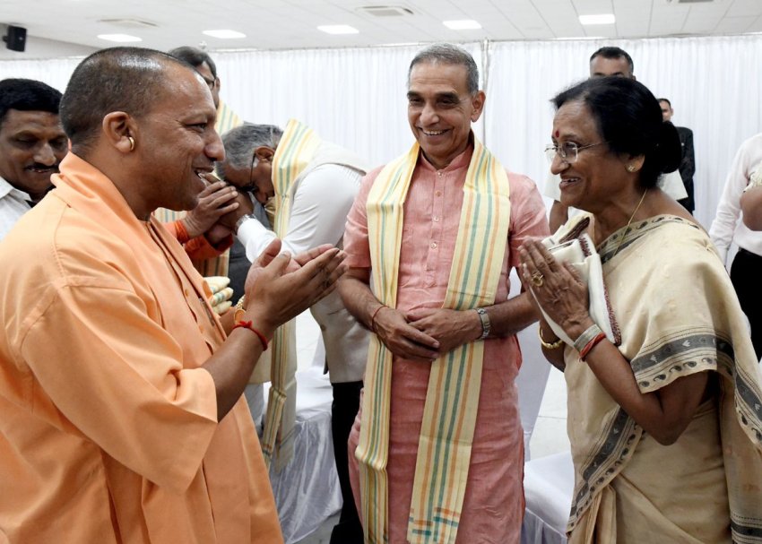 UPCM से उत्तर प्रदेश प्रयागराज की नवनिर्वाचित सांसद रीता बहुगुणा जोशी मुलाकात करती हुई