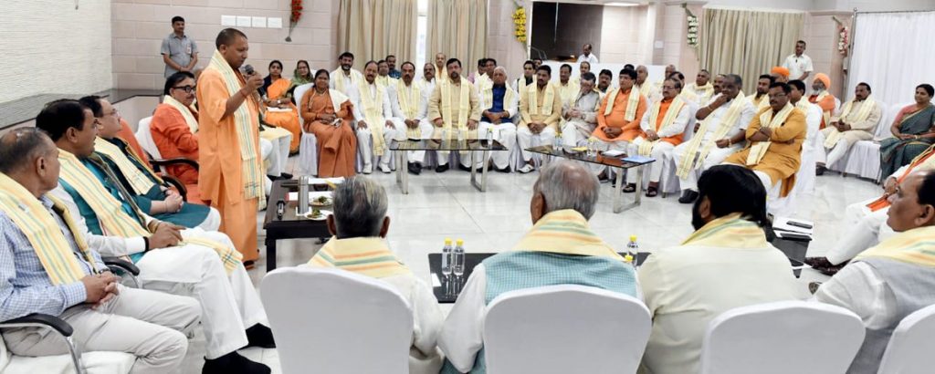 UPCM नवनिर्वाचित सांसदों और कार्यकर्ताओं के सम्मान के विषय को लेकर सम्बोधित करते हुए