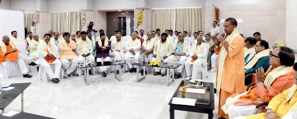 UPCM नवनिर्वाचित सांसदों और कार्यकर्ताओं के सम्मान के विषय को लेकर सम्बोधित करते हुए