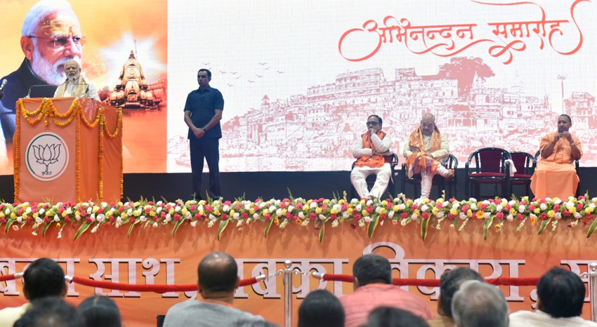 PM-मोदी काशी में आयोजित अभिनन्दन समारोह को संबोधित करते हुए