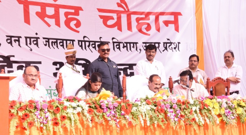 मंत्री दारा सिंह चौहान कार्यक्रम को सम्बोधित करते हुए