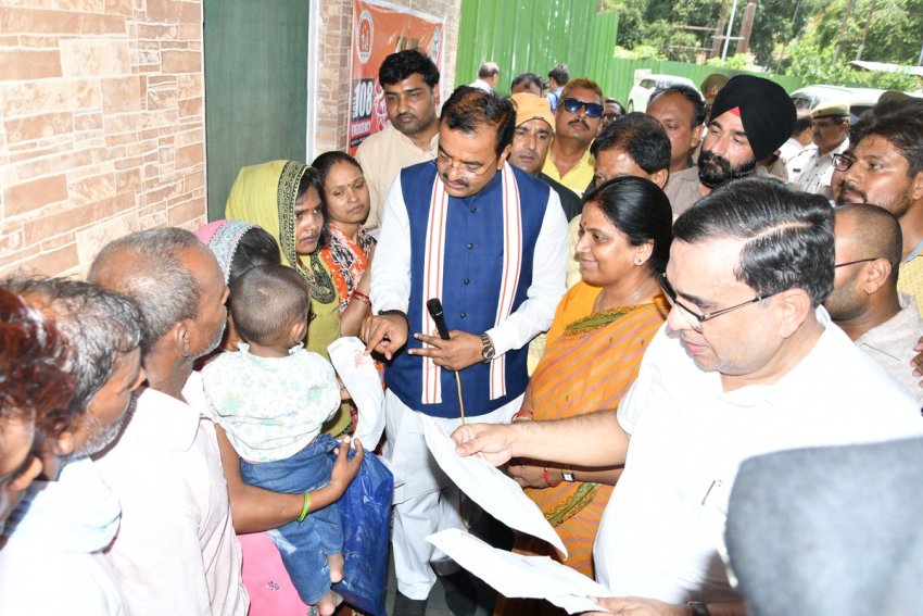 उप मुख्यमंत्री केशव मौर्य ने कानपुर नगर में 15 अतिरिक्त 108 एम्बुलेंस सेवा का शुभारम्भ किया