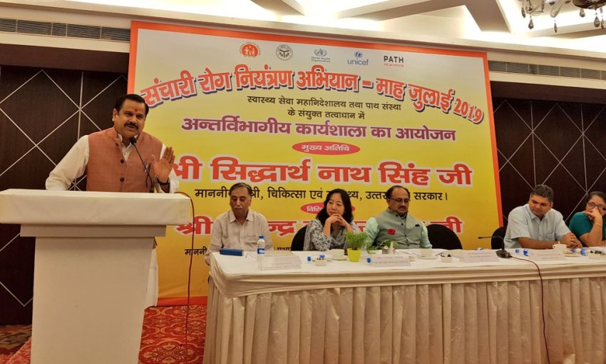 चिकित्सा एवं स्वास्थ्य राज्य मंत्री डॉक्टर महेंद्र सिंह कार्यशाला को संबोधित करते हुए