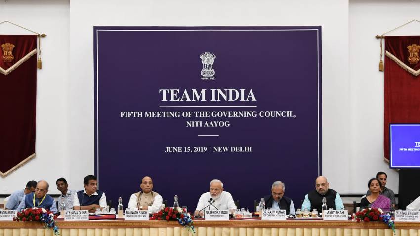 PM-मोदी की अध्यक्षता में नई दिल्ली में नीति आयोग की शासी परिषद की 5वीं बैठक में सम्पन्न