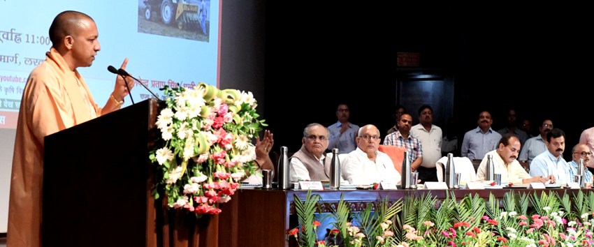 UPCM कृषि विभाग के किसान पाठशाला के चतुर्थ संस्करण ‘द मिलियन फार्मर्स स्कूल 3.0’ के शुभारम्भ समारोह को संबोधित करते हुए