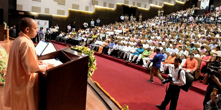 UPCM लोक भवन में किसान पाठशाला ‘द मिलियन फार्मर्स स्कूल 3.0’ समारोह को संबोधित करते हुए