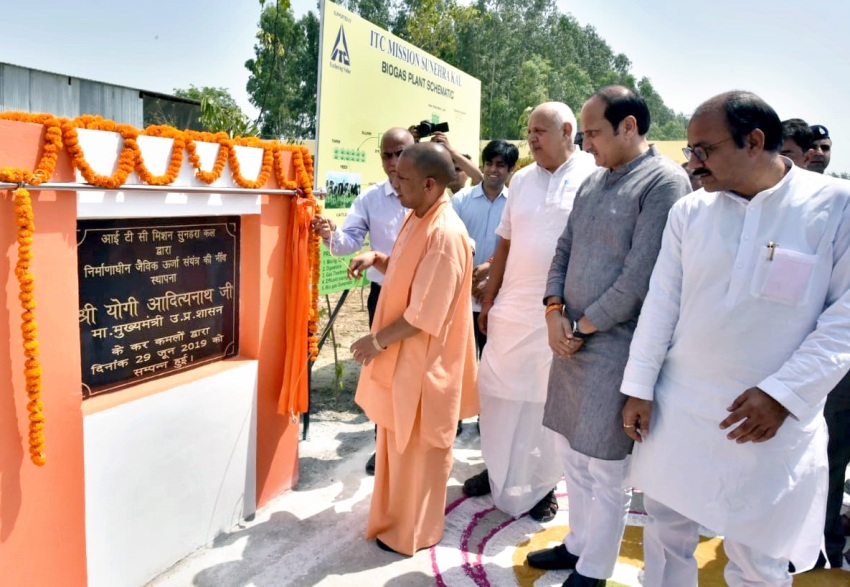 मुख्यमंत्री सहारनपुर में निर्माणाधीन जैविक उर्जा संयंत्र की नीव स्थापना करते हुए