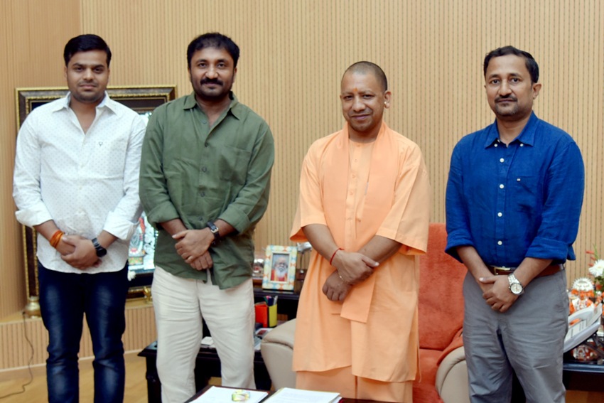 UPCM योगी आदित्यनाथ से बिहार के संस्थापक आनन्द कुमार ने भेंट की