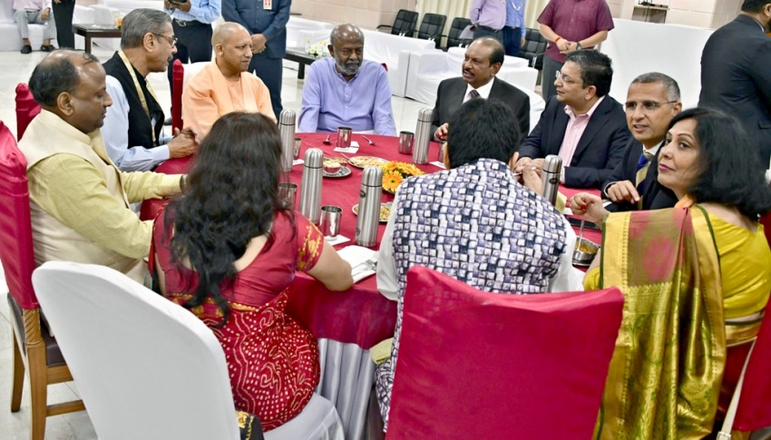 UPCM योगी आदित्यनाथ ने ग्राउंड ब्रेकिंग सेरेमनी-2 में आमंत्रित प्रमुख उद्यमियों के साथ रात्रिभोज किया