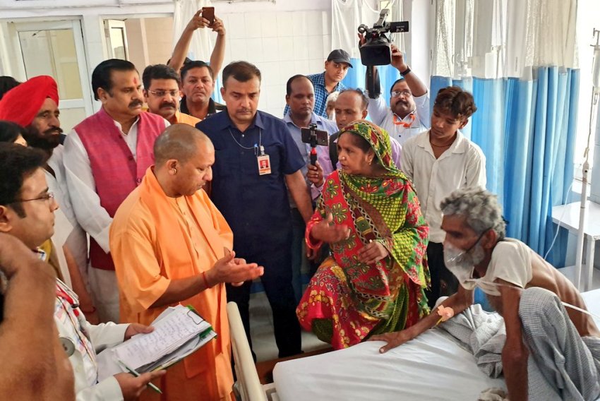 UPCM योगी आदित्यनाथ ने मुरादाबाद जिला अस्पताल का औचक निरीक्षण किया