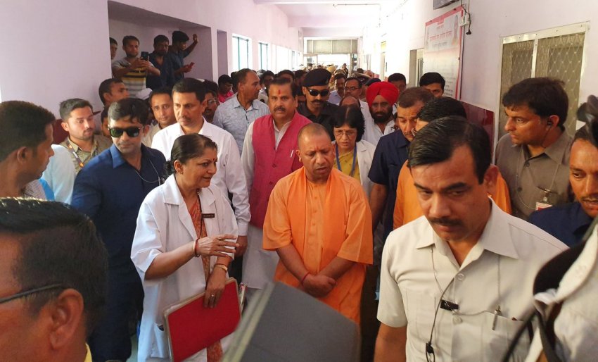 UPCM योगी आदित्यनाथ ने मुरादाबाद जिला अस्पताल का औचक निरीक्षण किया