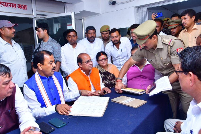 उप मुख्यमंत्री केशव प्रसाद मौर्य ने थाना समाधान दिवस का औचक निरीक्षण किया