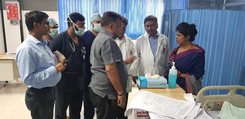 राज्य मंत्री स्वाति सिंह ने #KGMU में उन्नाव की पीड़िता बेटी के स्वास्थ्य का हाल जाना