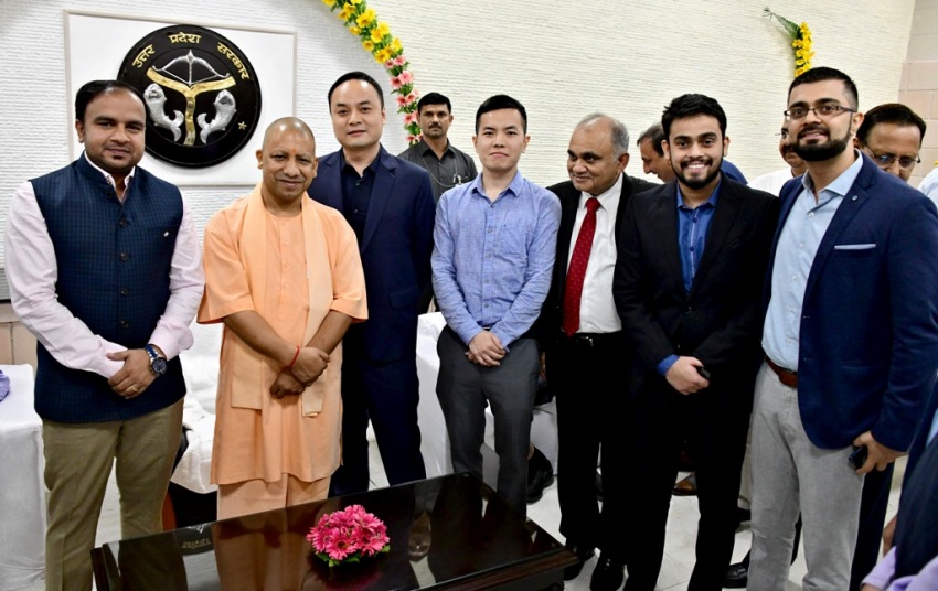 UPCM योगी आदित्यनाथ ने ग्राउंड ब्रेकिंग सेरेमनी-2 में आमंत्रित प्रमुख उद्यमियों के साथ रात्रिभोज किया