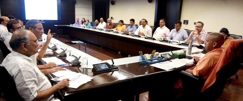 UPCM योगी उत्तर प्रदेश ब्रज तीर्थ विकास परिषद की दूसरी बैठक की अध्यक्षता करते हुए