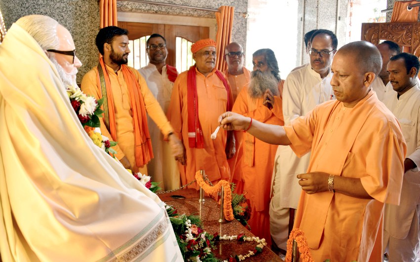 UPCM योगी आदित्यनाथ ने 16 जुलाई, 2019 को गोरखपुर में गुरु पूर्णिमा पर्व पर आयोजित कार्यक्रम को सम्बोधित किया
