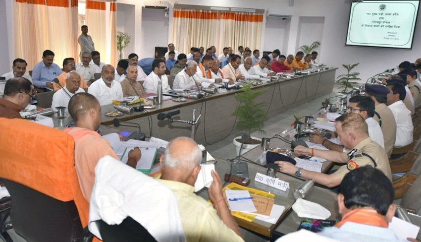 UPCM ने जनपद कुशीनगर में गोरखपुर मण्डल की समीक्षा बैठक की