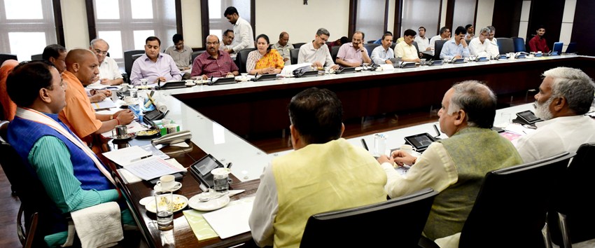 UPCM योगी आदित्यनाथ ने सड़क सुरक्षा के सम्बन्ध में बैठक की
