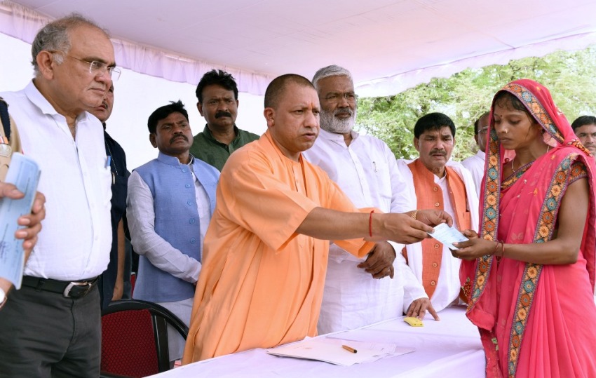 UPCM ने सोनभद्र के उम्भा गांव के भ्रमण के दौरान पीड़ितों के परिजनों से मुलाकात की