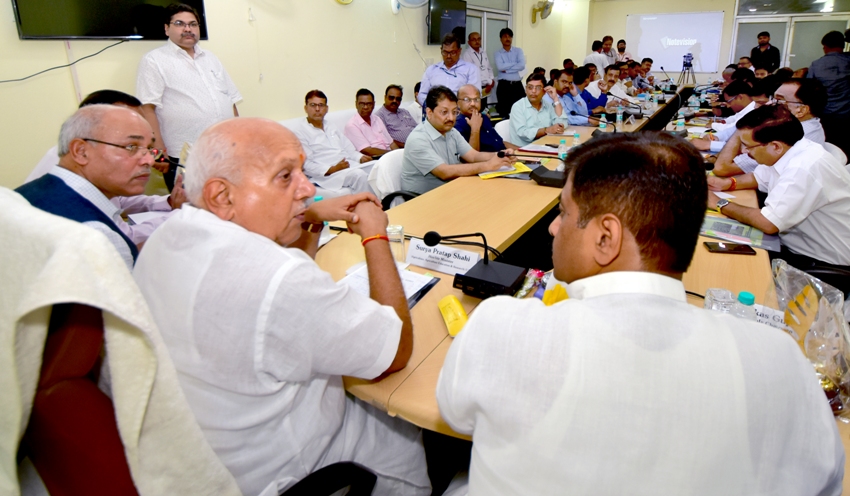 कृषि मंत्री सूर्य प्रताप शाही ने 'किसान मण्डी भवन' में आयोजित कार्यशाला को संबोधित किया