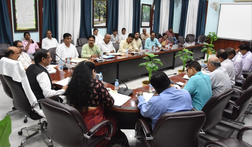 उप मुख्यमंत्री ने राजकीय शिक्षक संघ और माध्यमिक व्यवसायिक शिक्षक संघ के साथ बैठक की