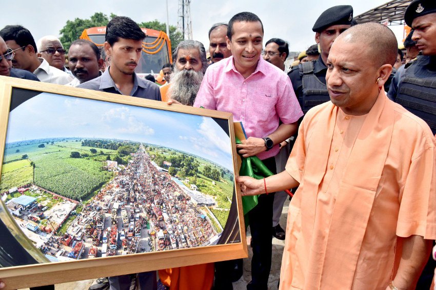 UPCM ने गोरखपुर में विकास कार्यों का शिलान्यास और विभिन्न परियोजनाओं का लोकार्पण किया